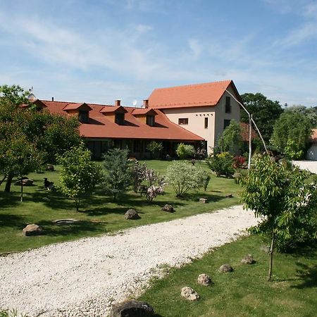 Malomdulo Farmhaz Konuk evi Pilisborosjenő Dış mekan fotoğraf