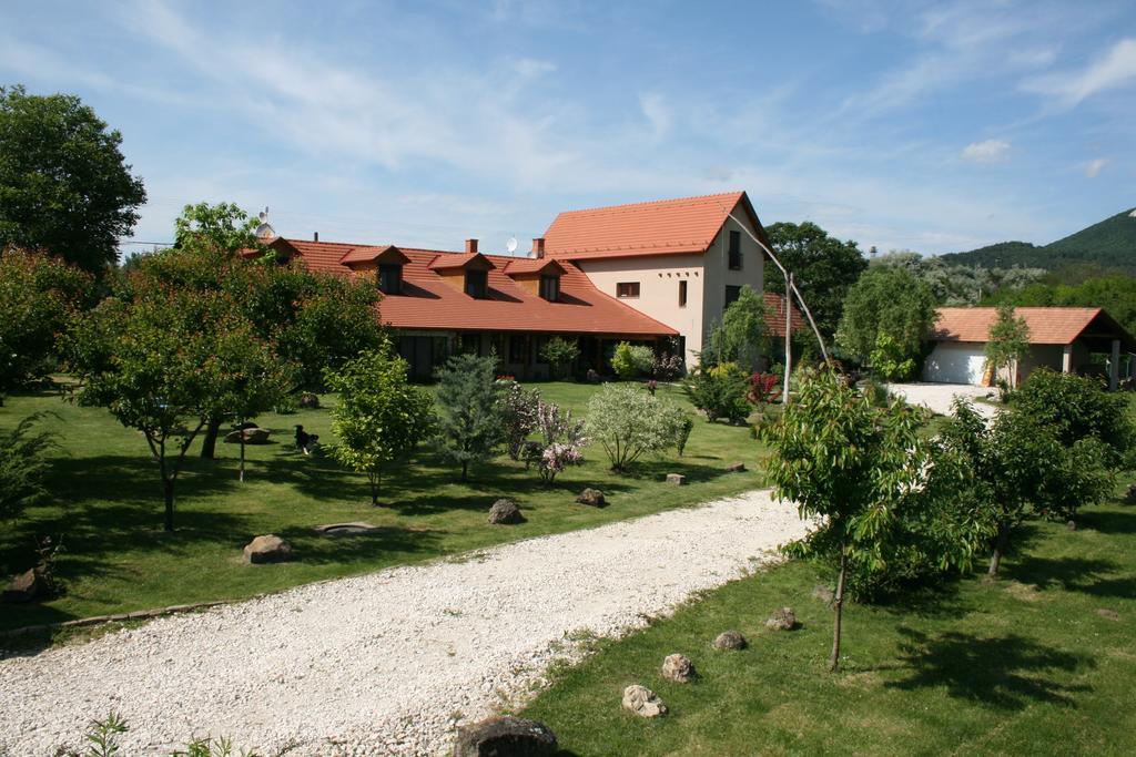 Malomdulo Farmhaz Konuk evi Pilisborosjenő Dış mekan fotoğraf